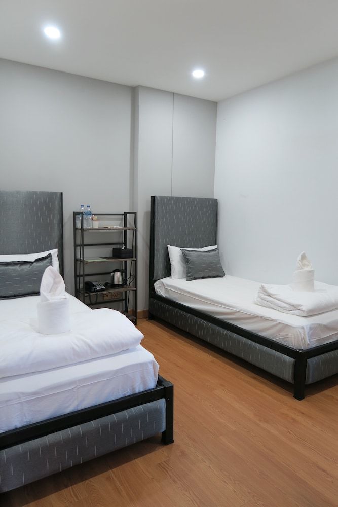 Economy Twin Room, 2 Twin Beds Share Bathroom