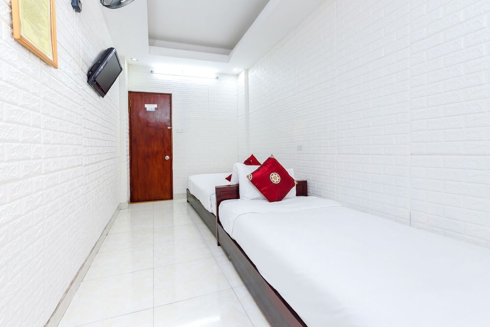 undefined OYO 604 Queen Hotel