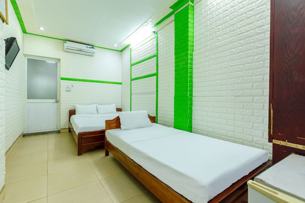 undefined OYO 604 Queen Hotel 2