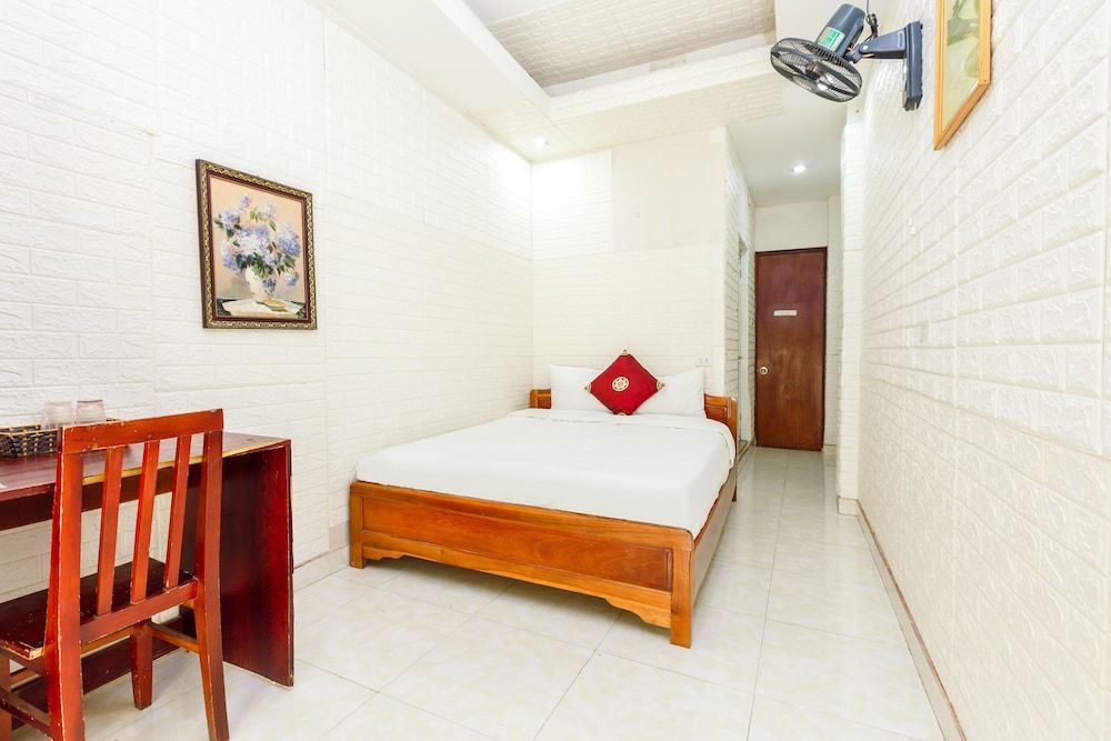 undefined OYO 604 Queen Hotel 3