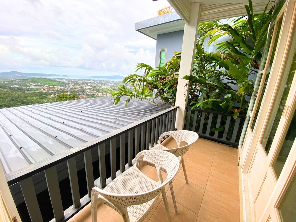 Phuket View Coffee and Resort Vintage Room 5