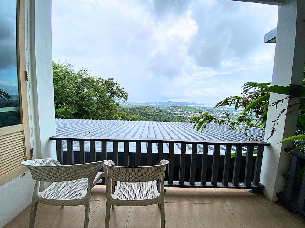 Phuket View Coffee and Resort Vintage Room 4