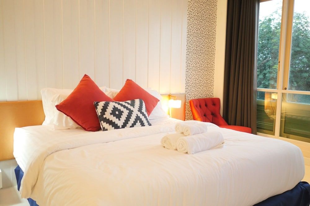 Phuket View Coffee and Resort Vintage Room 3