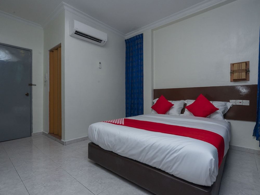 undefined Fully Hotel Desa Tebrau 4