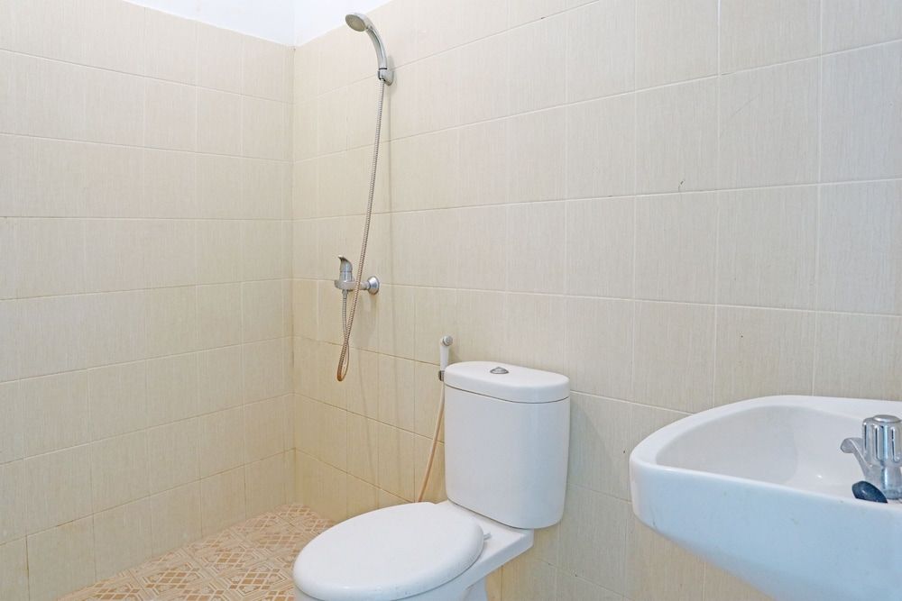 Hotel O M Authentic Kost Man Standard Double Room 7