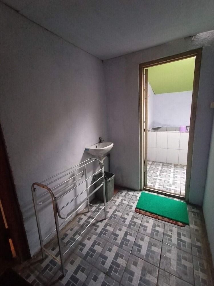 Elen Homestay by ABM Standard Double Room 4