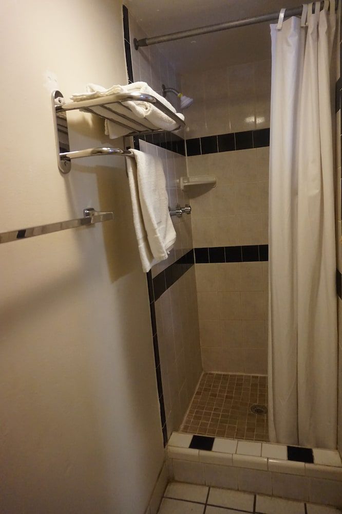 Pearsall Executive Inn Economy Mobile Home, 1 Queen Bed 4