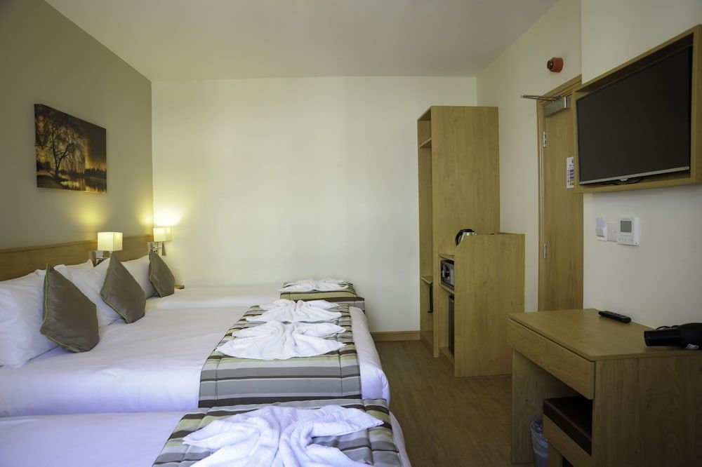 Family Room, Multiple Beds