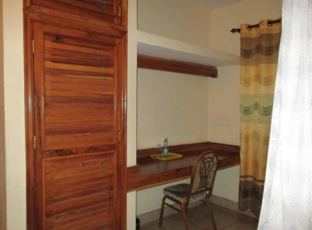 Jambo Village Hotel Deluxe Double Room 3