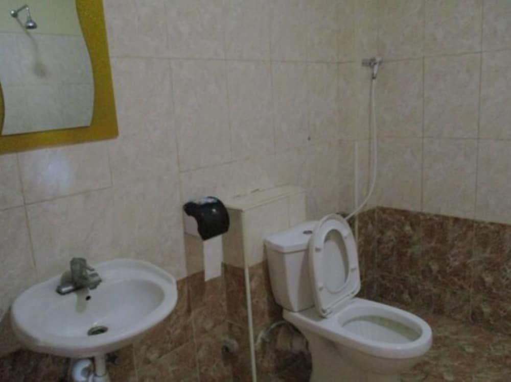 Jambo Village Hotel Deluxe Double Room 5