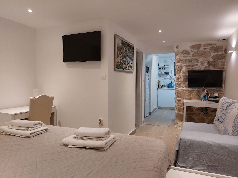 undefined Homey 1-BR Apt 4
