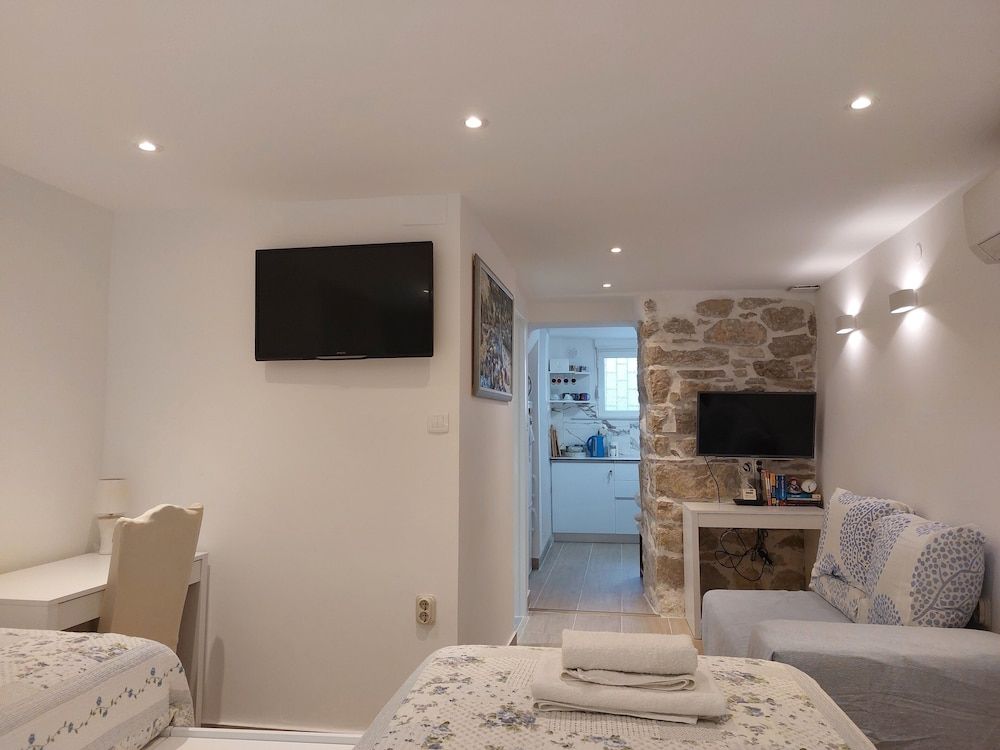 undefined Homey 1-BR Apt 9