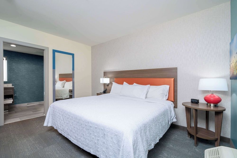 Suite, 1 King Bed, Accessible (Hearing)
