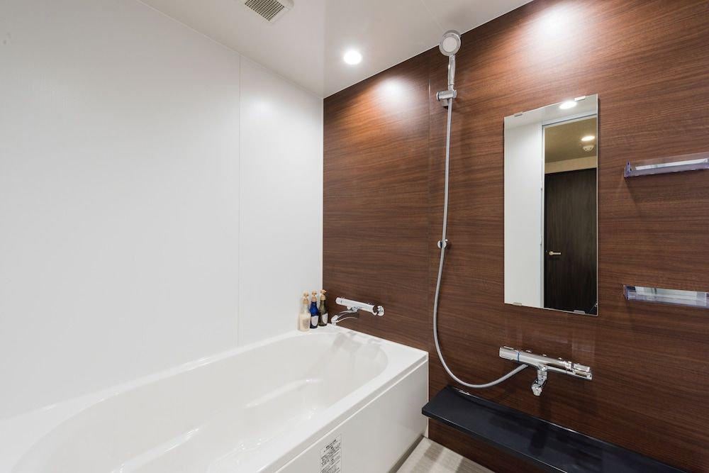 Deep Soaking Bathtub