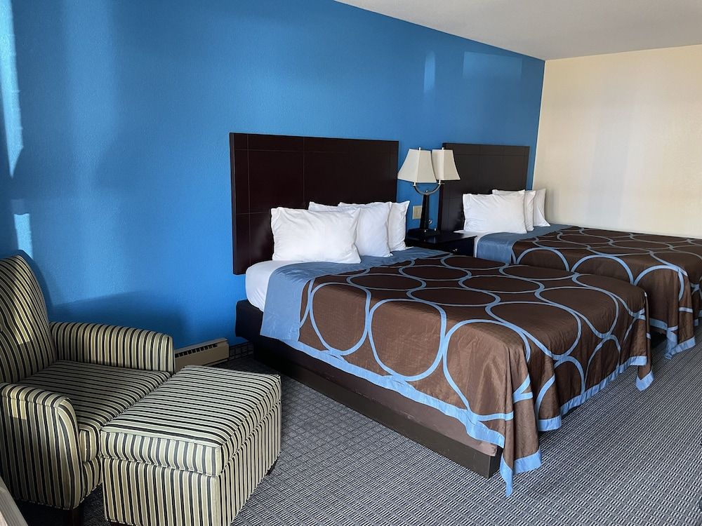 AmeriVu Inn & Suites Standard Double or Twin Room, 1 Bedroom 2