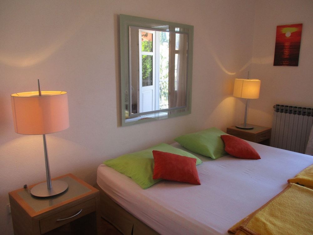 undefined Apartments And Rooms Artemida 9