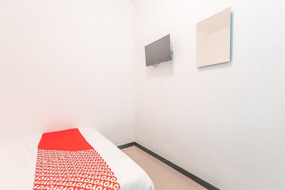 Super OYO 2223 J&b Room Utan Kayu Standard Double Room 7