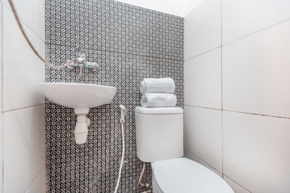 Super OYO 2223 J&b Room Utan Kayu Standard Double Room 13