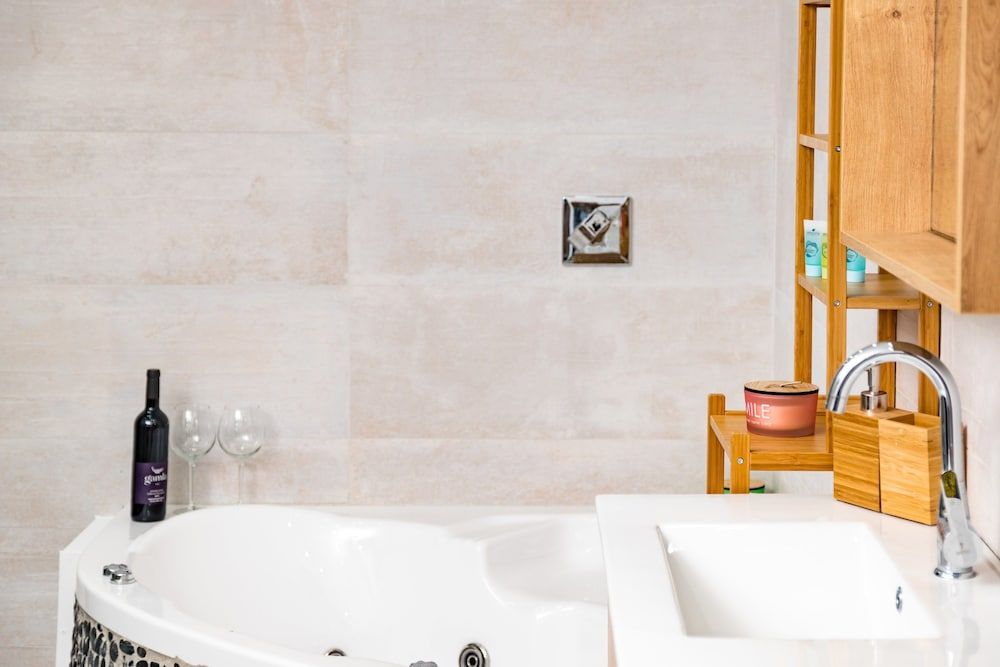 Kinneret Lodging Romantic Suite, Non Smoking 9