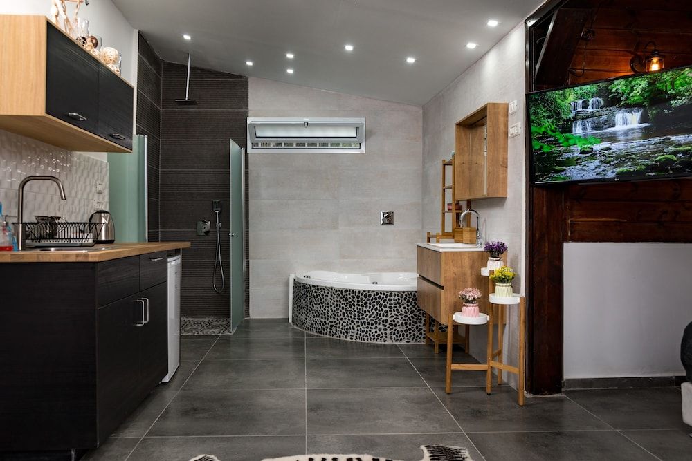 Kinneret Lodging Romantic Suite, Non Smoking 7