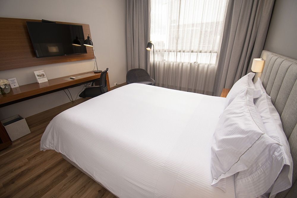DoubleTree by Hilton Hotel Bogotá - Parque 93 Room, 1 Queen Bed 4