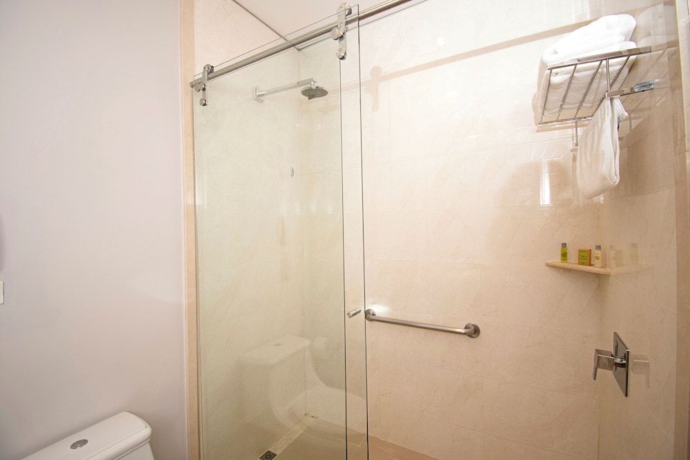 DoubleTree by Hilton Hotel Bogotá - Parque 93 Room, 1 Queen Bed 9