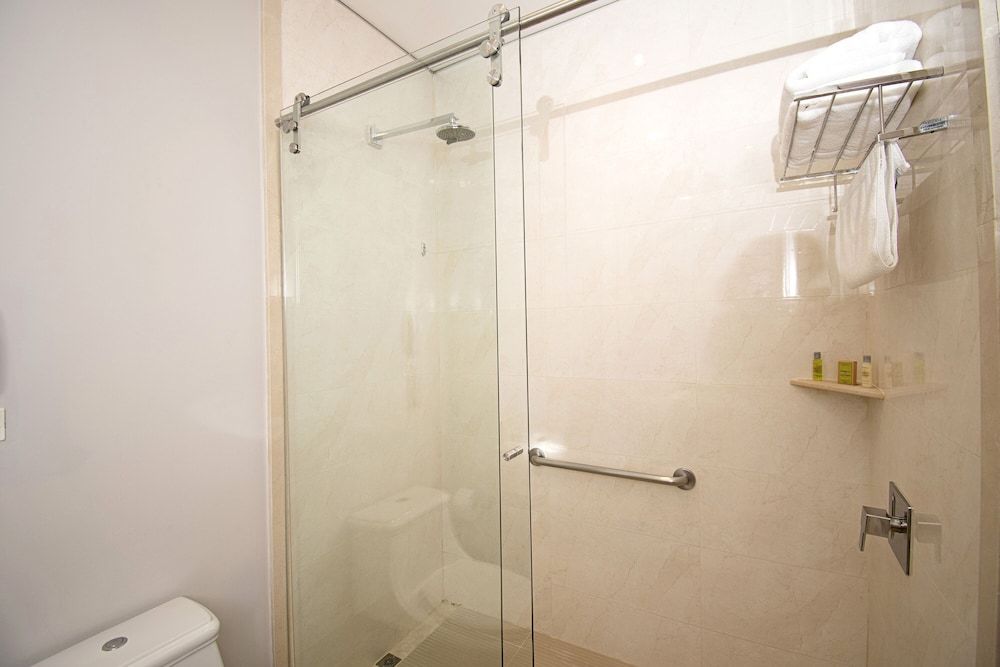 DoubleTree by Hilton Hotel Bogotá - Parque 93 Room, 1 Queen Bed 6