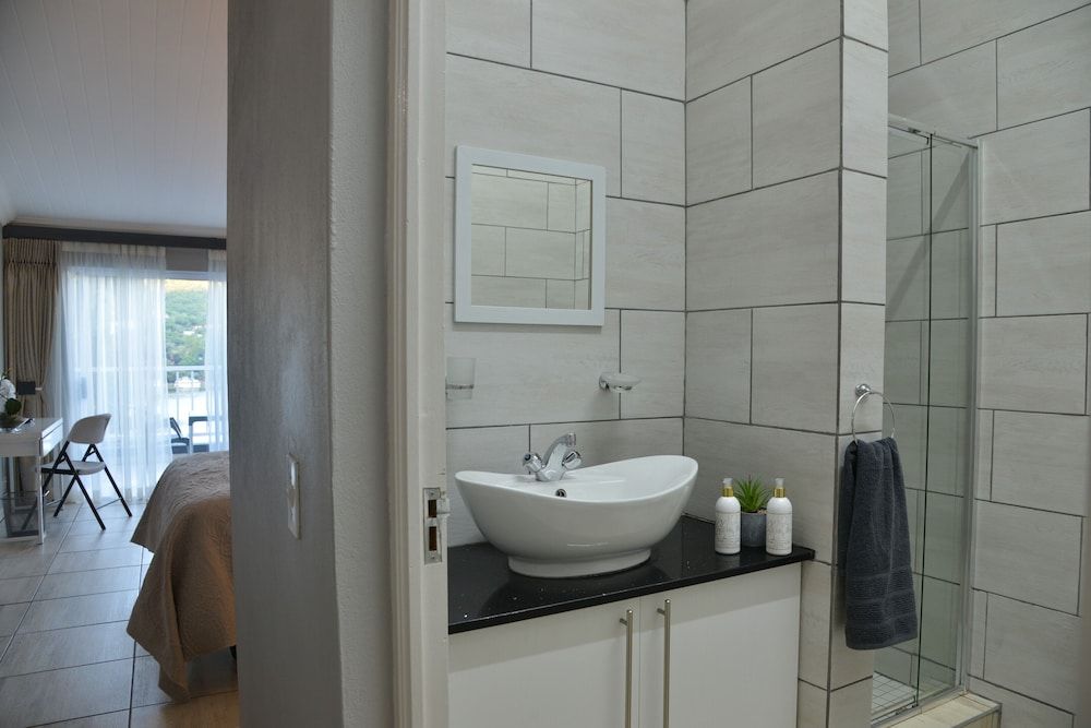 The Shore House Luxury Room, 1 Queen Bed (Upstairs) 7