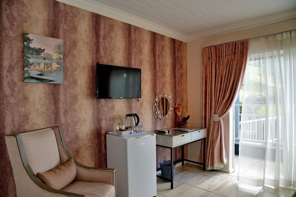 The Shore House Luxury Room (Downstairs) 3