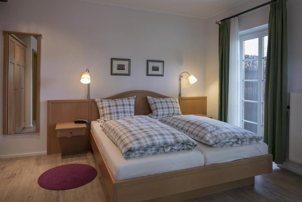 Landcafé Neumann Double Room, Private Bathroom