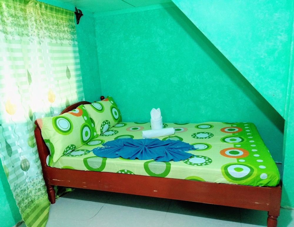 Blue Lagoon Inn Extension Family Room (good for 8) 18