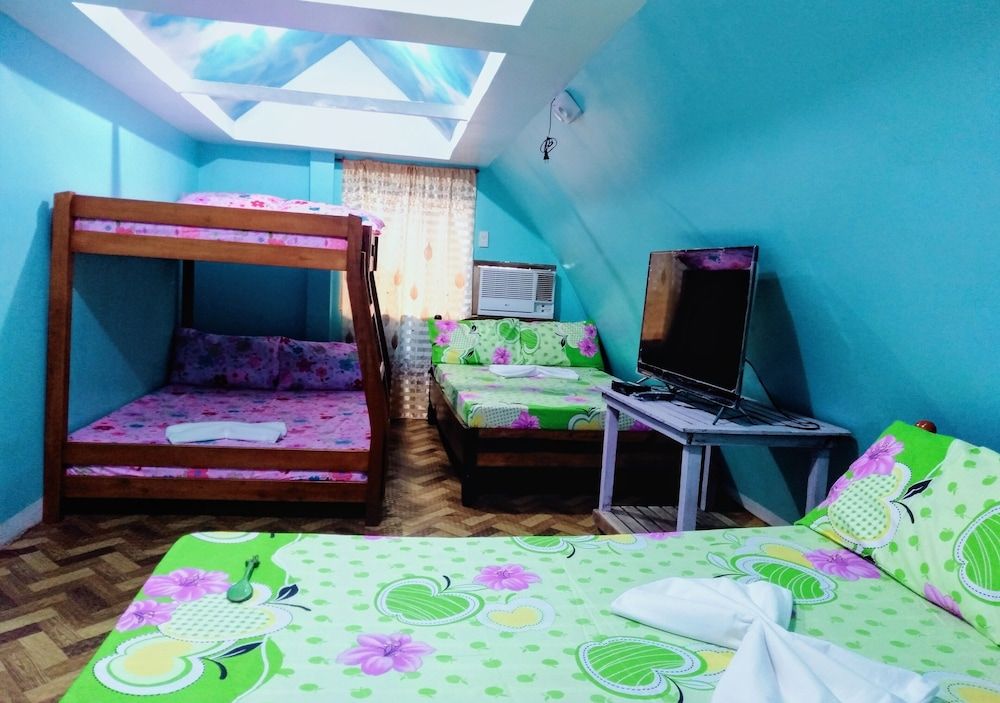 Blue Lagoon Inn Extension Family Room (good for 8) 19