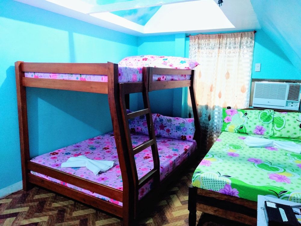 Blue Lagoon Inn Extension Family Room (good for 8) 20