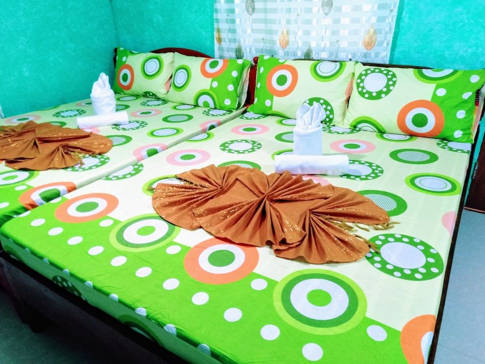 Blue Lagoon Inn Extension Family Room (good for 8) 15