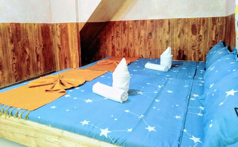 Blue Lagoon Inn Extension Family Room (good for 8) 9