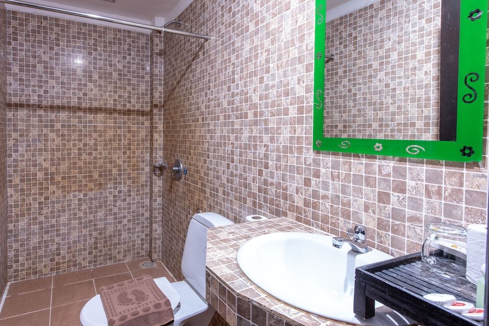 Central Night Hotel Deluxe Double Room with Breakfast 7