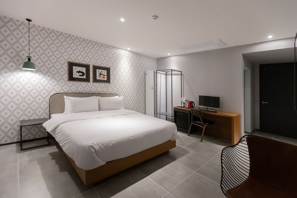 Number 25 Gimhae Samgye Deluxe Double Room 14