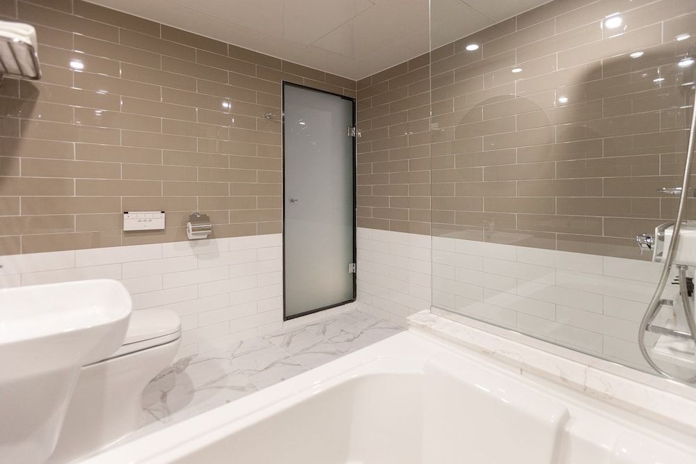 Number 25 Gimhae Samgye Deluxe Double Room 17