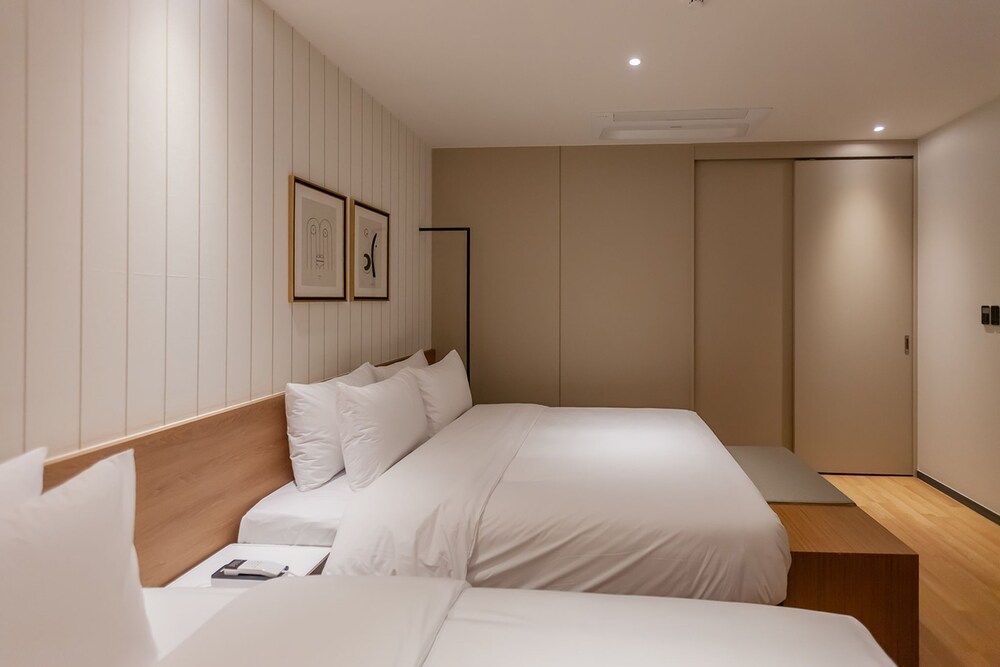 Number 25 Gimhae Samgye Standard Double Room 6
