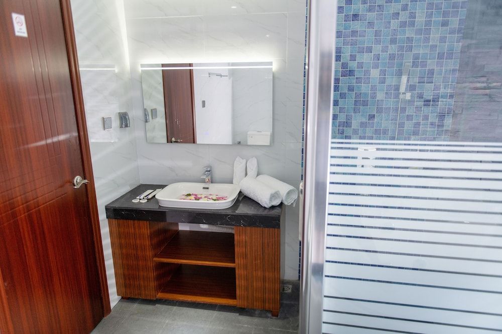 Ari Grand Hotel & Spa Deluxe Twin Room 9