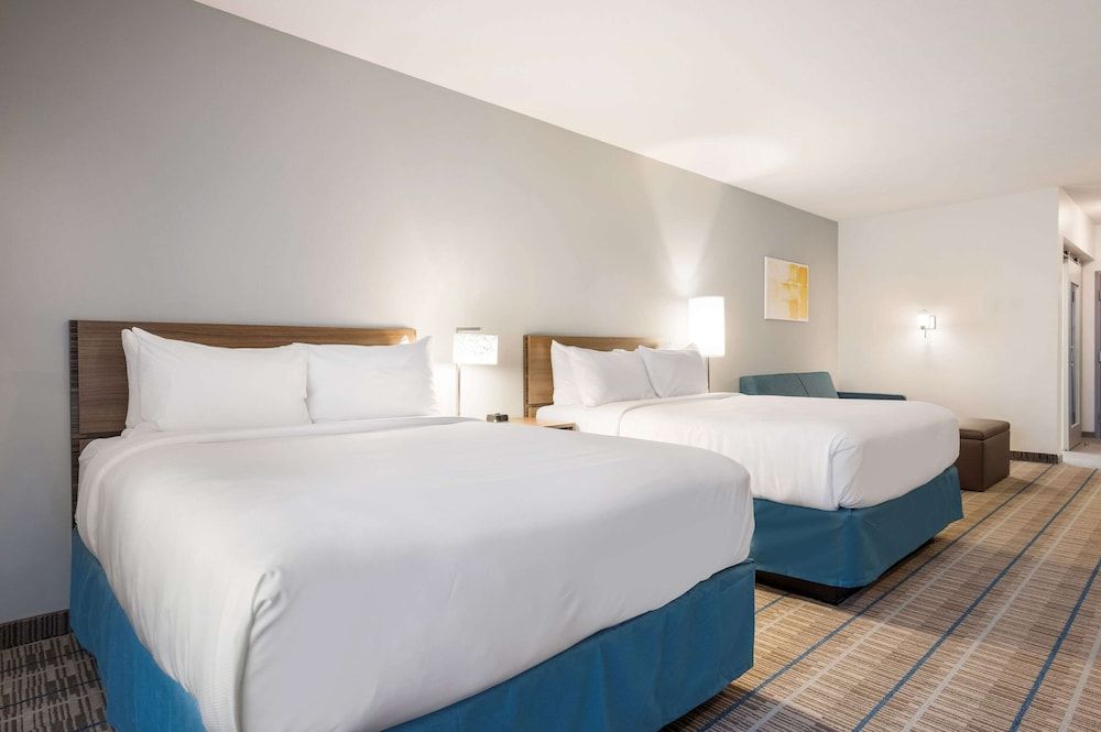 MainStay Suites Gaylord Suite, Non Smoking, Kitchenette (2 Queen Beds,Sofa bed,Pet Friendly)