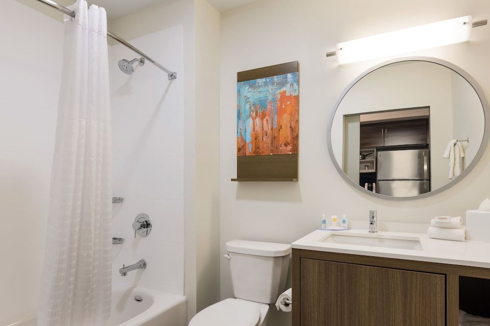 MainStay Suites Gaylord Suite, Non Smoking, Kitchenette (2 Queen Beds,Sofa bed,Pet Friendly) 3