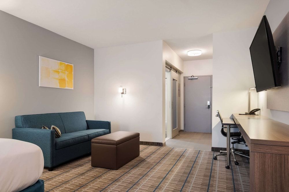 MainStay Suites Gaylord Suite, Non Smoking, Kitchenette (2 Queen Beds,Sofa bed,Pet Friendly) 4