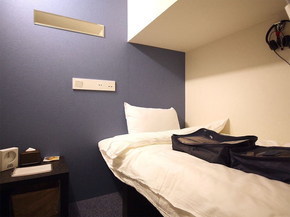 Lower Cabin Room, Men Only