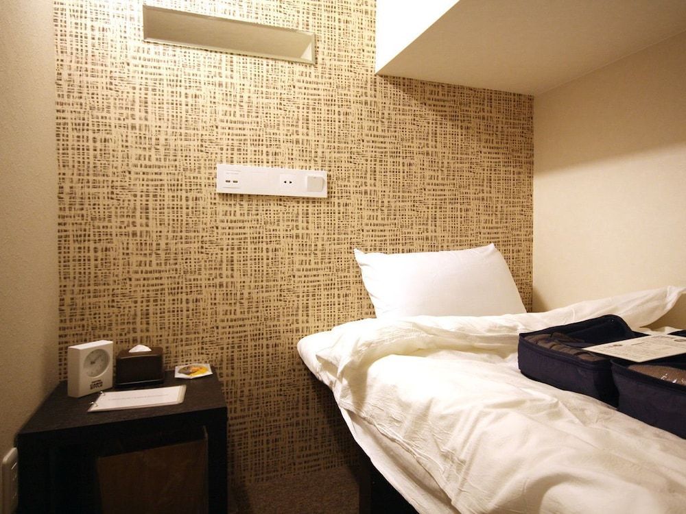 Lower Cabin Room, Men Only