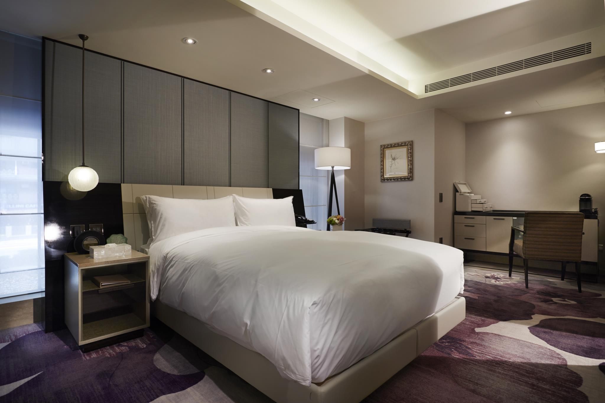 1 King Handicap Access Nonsmoking