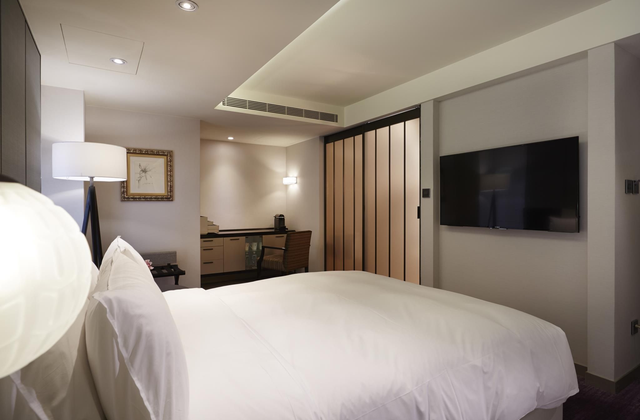 1 King Handicap Access Nonsmoking