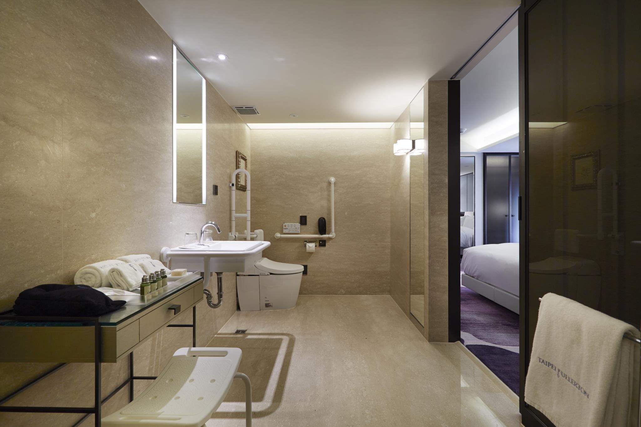 1 King Handicap Access Nonsmoking