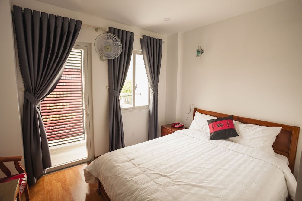 Single Room, Mountain View