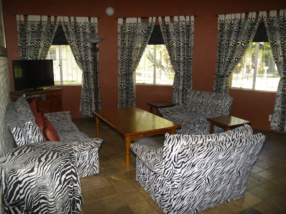 Ditholo Game Lodge Family Chalet, 2 Bedrooms, Refrigerator & Microwave, Garden View 7